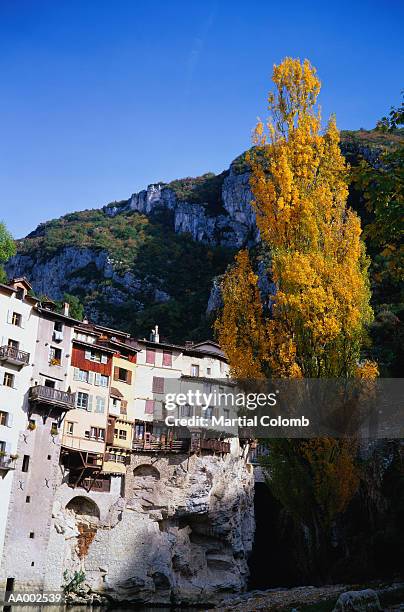 houses in pont-en royans, france - pont 個照片及圖片檔