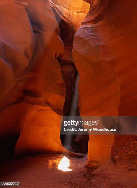 beam of light in lower antelope canyon, arizona - lower antelope stock pictures, royalty-free photos & images