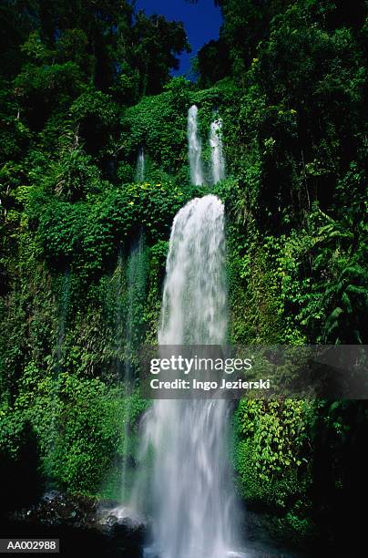 sendang gila waterfall in lombok, indonesia - lombok stock-fotos und bilder