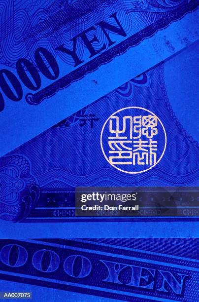 detail of an anti-counterfeit seal on a yen - ten thousand yen note stock pictures, royalty-free photos & images
