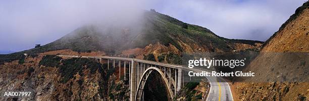 bixby bridge on california coast - ビクスビークリーク ストックフォトと画像