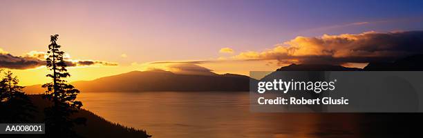 sunset at crater lake national park - see crater lake stock-fotos und bilder