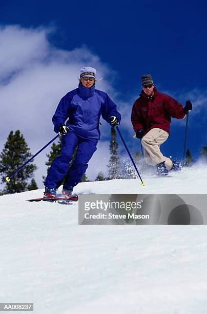 skiers telemarking down a hill - esqui telemark imagens e fotografias de stock