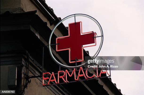 italian pharmacy sign - farmacia stock-fotos und bilder