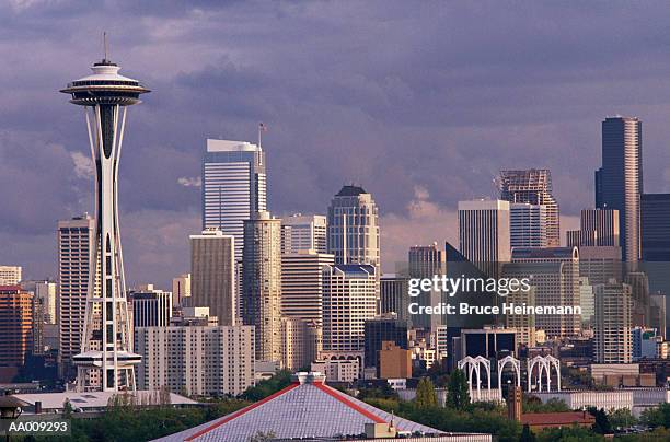 seattle skyline with the space needle - seattle center stock pictures, royalty-free photos & images