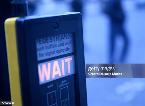 crosswalk signal directing pedestrians to wait - signal stock-fotos und bilder