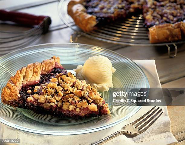 blackberry phyllo pie - a la mode stock-fotos und bilder