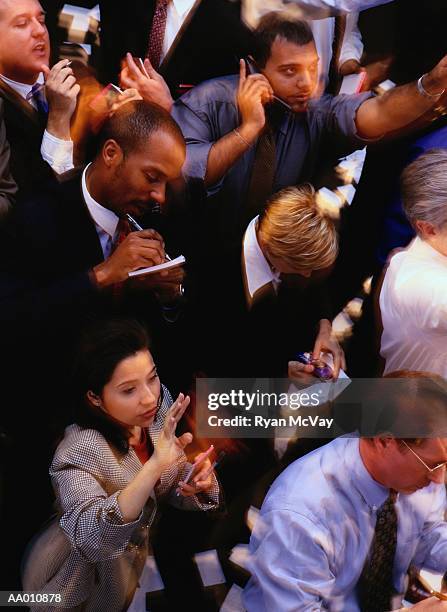 floor traders at the stock exchange - börsensaal stock-fotos und bilder