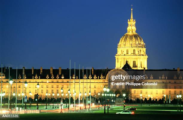 hotel des invalides at night - hotel des invalides stock pictures, royalty-free photos & images