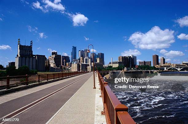 bridge over the mississippi river in minneapolis - category:protected_areas_of_washington_county,_mississippi stock pictures, royalty-free photos & images