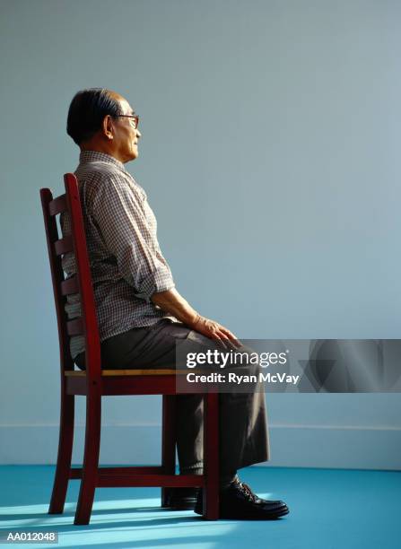 portrait of an elderly man sitting - good posture fotografías e imágenes de stock