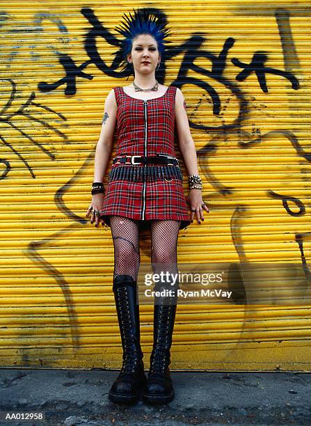 portrait of a punk woman - female body piercing fotografías e imágenes de stock