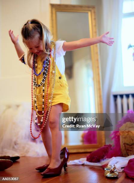 girl playing in dress-up clothes - símbolo de status imagens e fotografias de stock