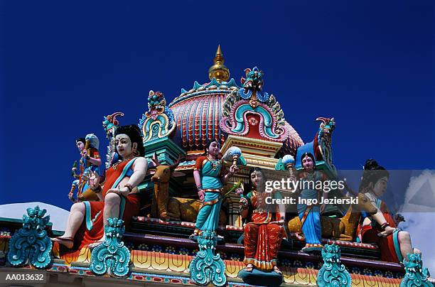 detail of sri mariamman temple - sri mariamman tempel singapore stockfoto's en -beelden