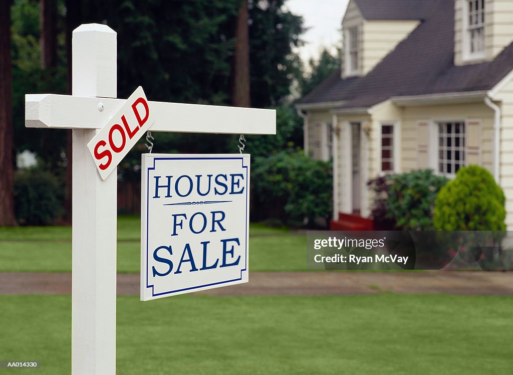 Real estate sign indicating sold house