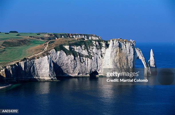 cliffs at entretat - seine maritime photos et images de collection
