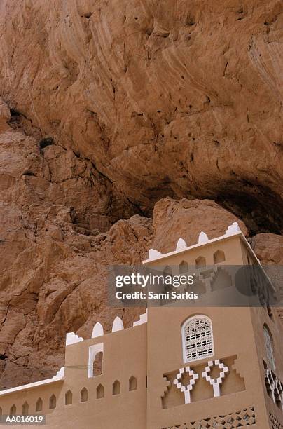 todra gorge in morocco - todra gorge stock pictures, royalty-free photos & images