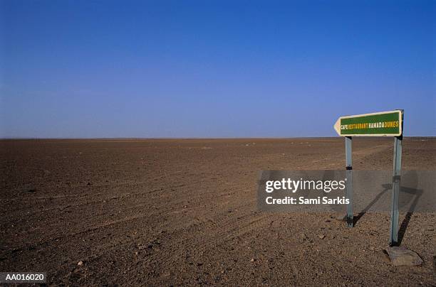 road sign in the middle of the desert - middle of the road stock pictures, royalty-free photos & images