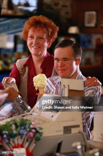 mother with son at cash register - cash register stock-fotos und bilder