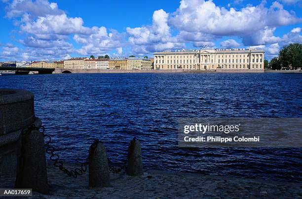 neva river in st. petersburg, russia - neva river fotografías e imágenes de stock