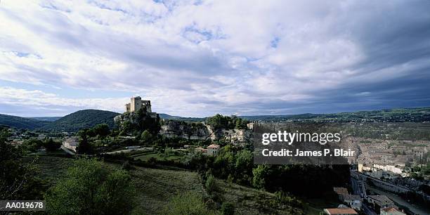 castle in vaison la romaine, france - blair castle stock pictures, royalty-free photos & images