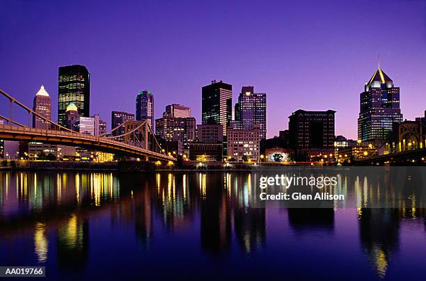 pittsburgh skyline and the allegheny river - rio allegheny imagens e fotografias de stock