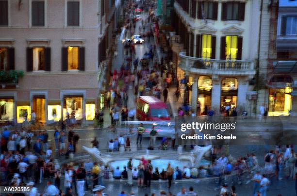 fontana della barcaccia and the piazza di spagna - spagna stockfoto's en -beelden