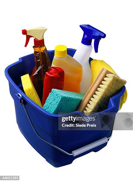 cleaning products in a bucket - scheuerbürste stock-fotos und bilder