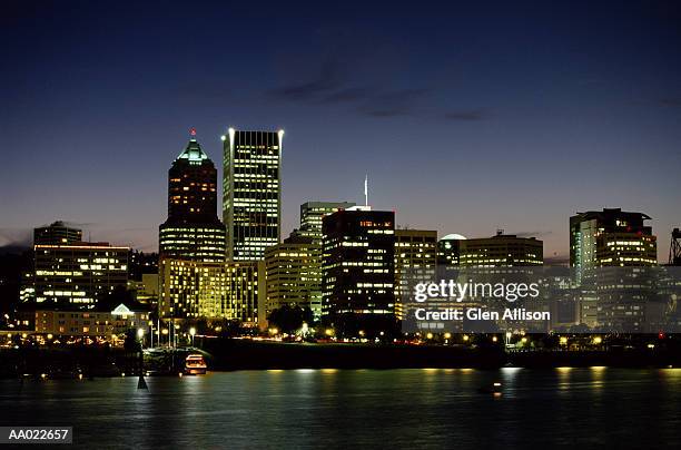 city skyline at dusk, portland, oregon - portland oregon ストックフォトと画像