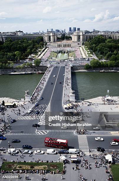 aerial view of place du trocadero - esplanade du trocadero stock pictures, royalty-free photos & images