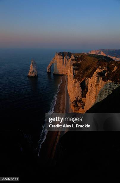 france, normandy, cliffs of etretat, scenic - seine-maritime photos et images de collection