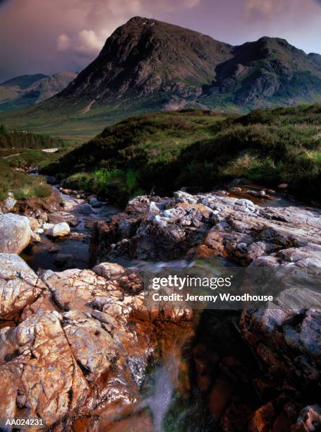 stream in glencoe, scotland - grampian scotland stock-fotos und bilder