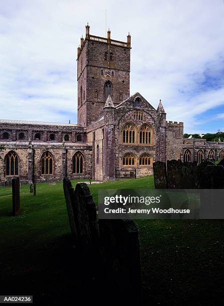 st. david's cathedral, south wales - dyfed stock pictures, royalty-free photos & images