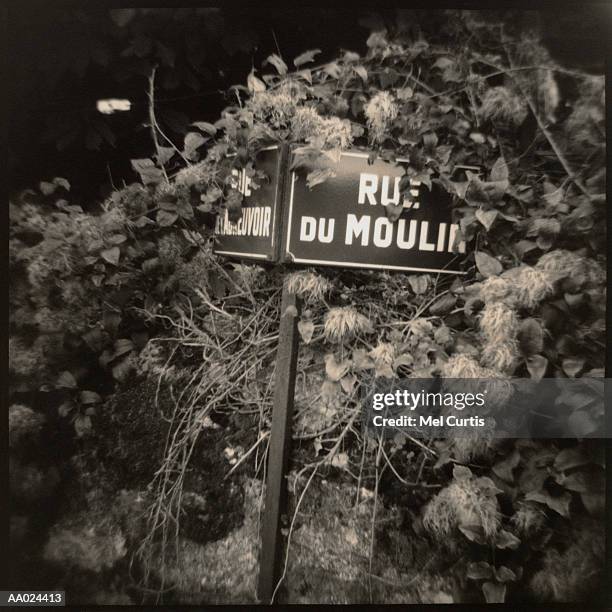 rue du moulin sign, nemours, france - rue - fotografias e filmes do acervo