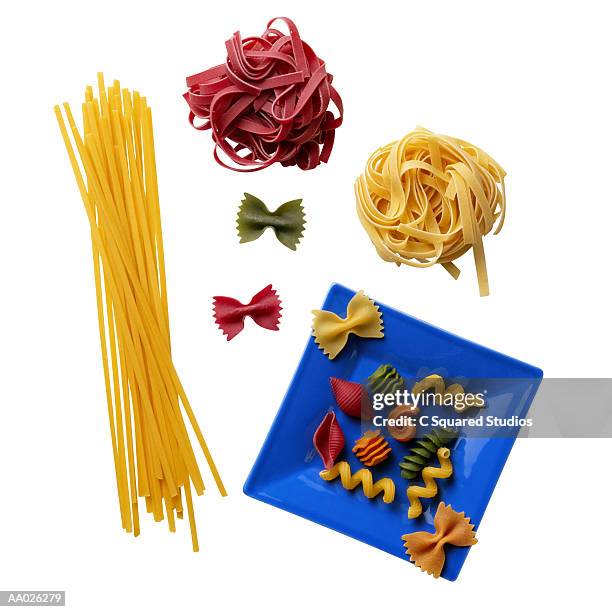 dried pasta, close-up - conchiglie photos et images de collection