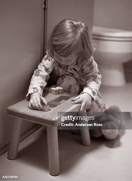 girl (1-3) playing with blocks in bathroom (b&w) - taburete pequeño fotografías e imágenes de stock