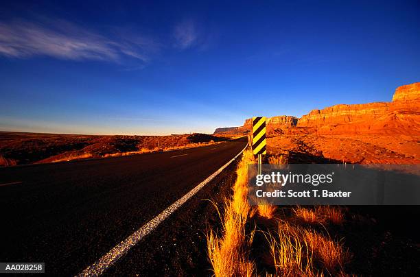 route 89 through marble canyon, arizona - marble canyon foto e immagini stock