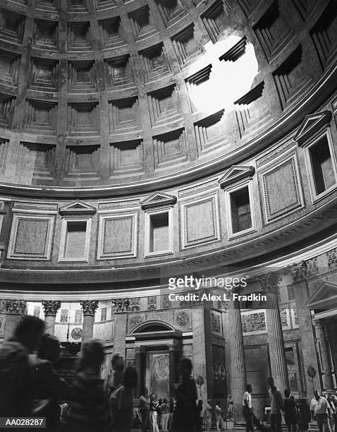italy, latium, rome, parthenon, interior, low angle view (b&w) - circa 2nd century - fotografias e filmes do acervo