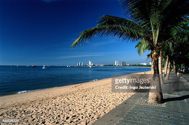 pattaya beach in thailand - chonburi province stock pictures, royalty-free photos & images