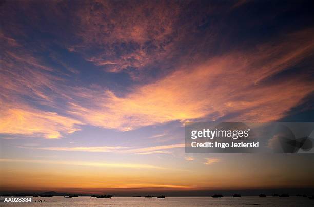 clouds at sunset - province de chonburi photos et images de collection