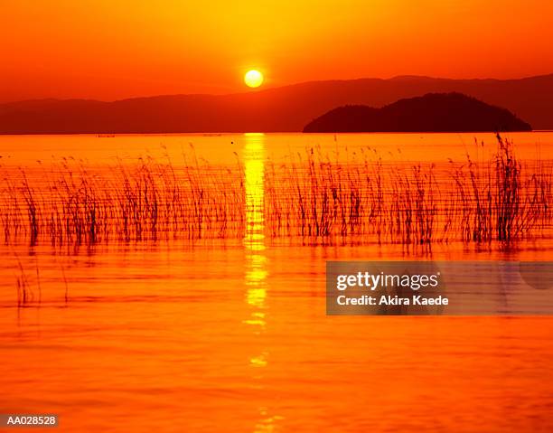 sunset over biwa lake, japan - préfecture de shiga photos et images de collection