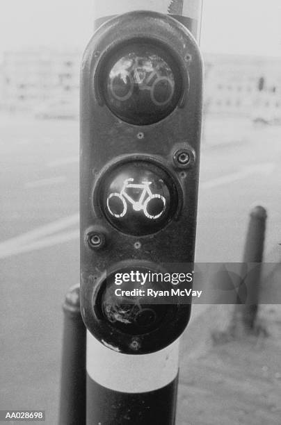 traffic signal for bicycles - signal stock-fotos und bilder