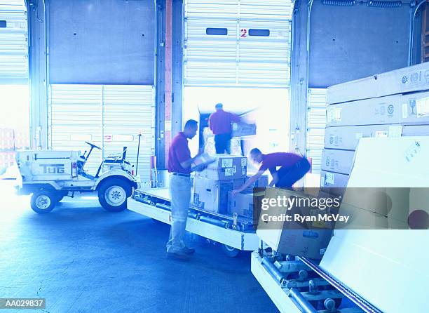 Grobe Box Loading Cargo Boxes Photos et images de collection - Getty Images
