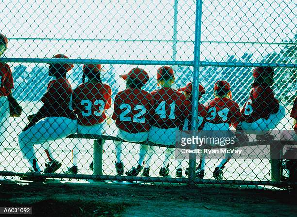 little league team in dugout - baseballmannschaft stock-fotos und bilder