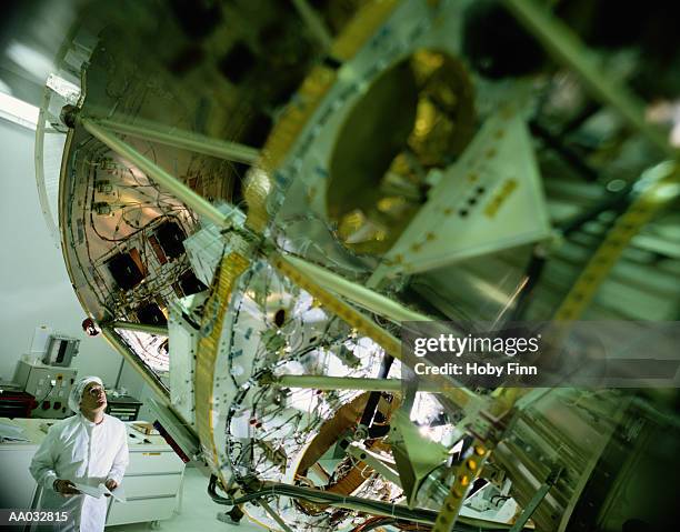 technology worker - one mid adult man only stock pictures, royalty-free photos & images