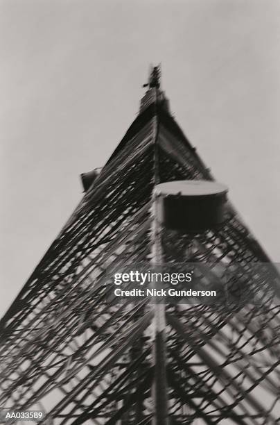 cellular tower - tour de transmission par micro ondes photos et images de collection