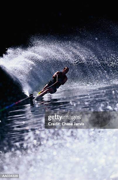 waterskier slaloms on the columbia river, wa - jarvis summers stock pictures, royalty-free photos & images