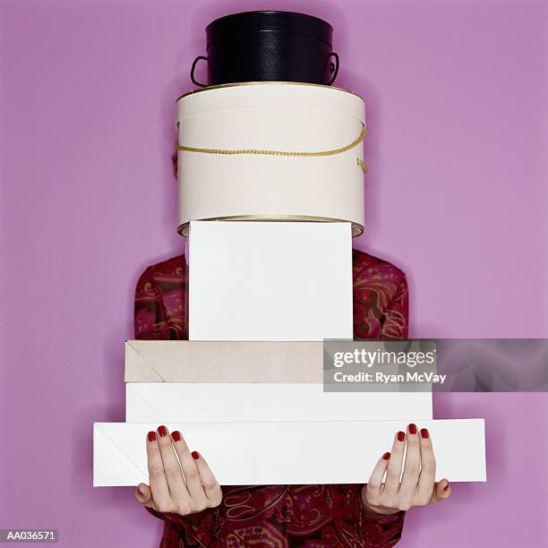 woman carrying tall stack of boxes - caixa de chapéu imagens e fotografias de stock