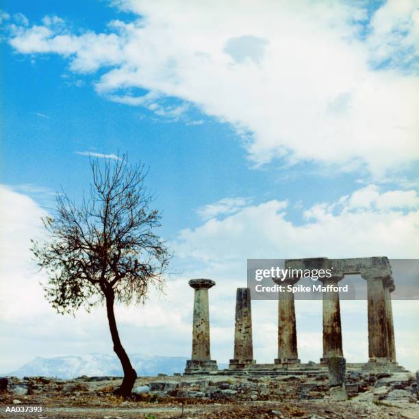 greece, pelleponesus, corinth, temple of apollo - templo de apolo corinto imagens e fotografias de stock