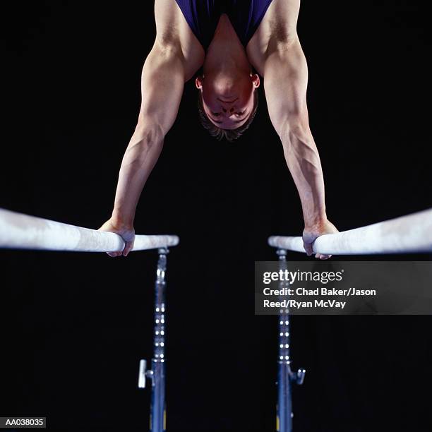 male gymnast on parallel bars - parallel bars gymnastics equipment 個照片及圖片檔